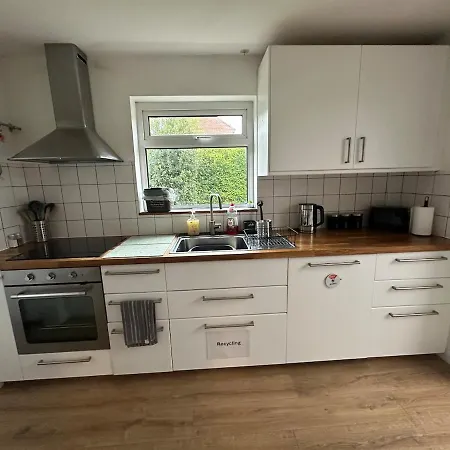 3 Bedroom House, Stones Throw From Smh * Bristol