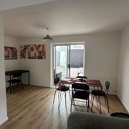 Semesterbostad 3 Bedroom House, Stones Throw From Smh