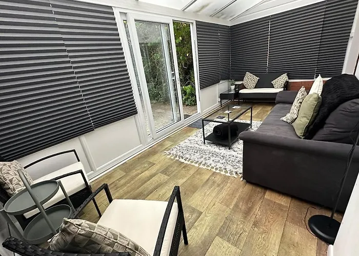 Semesterbostad 3 Bedroom House, Stones Throw From Smh *