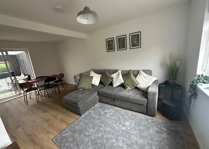 Semesterbostad 3 Bedroom House, Stones Throw From Smh Bristol