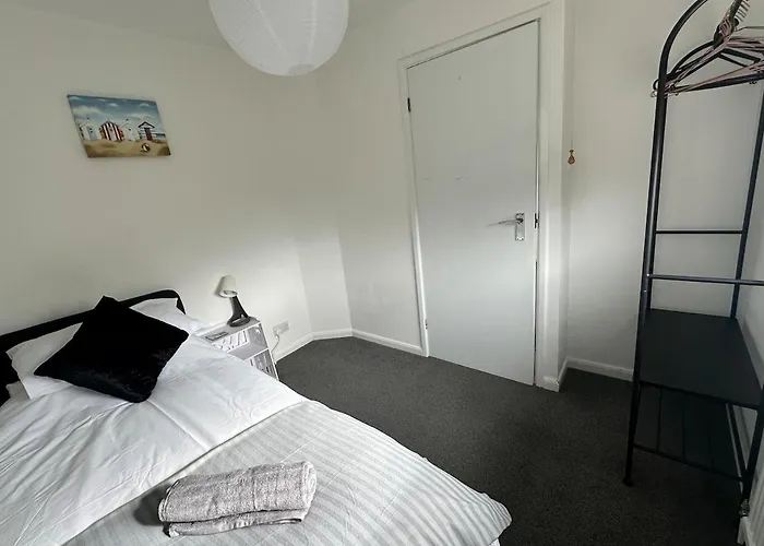 Semesterbostad 3 Bedroom House, Stones Throw From Smh Bristol