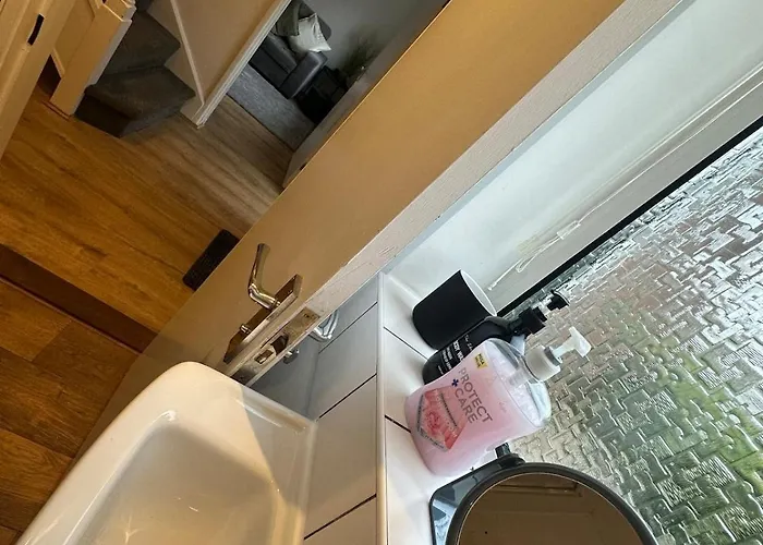 Semesterbostad 3 Bedroom House, Stones Throw From Smh