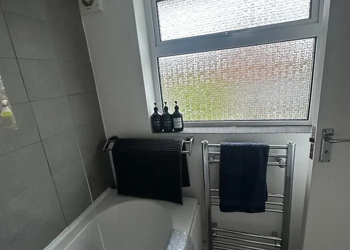 Semesterbostad 3 Bedroom House, Stones Throw From Smh *