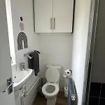 3 Bedroom House, Stones Throw From Smh
