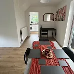 3 Bedroom House, Stones Throw From Smh Holiday home Bristol
