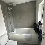 3 Bedroom House, Stones Throw From Smh Holiday home Bristol