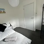 Holiday home 3 Bedroom House, Stones Throw From Smh Bristol