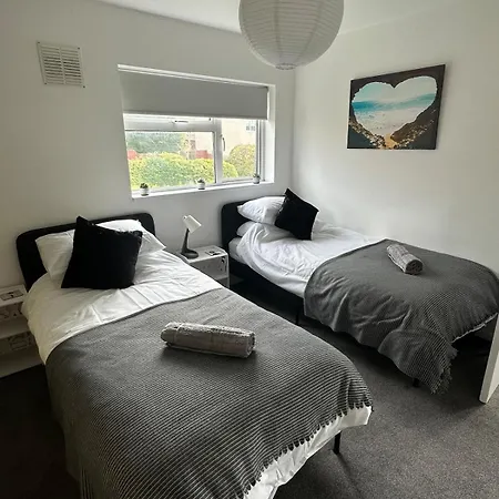 Дом отдыха 3 Bedroom House, Stones Throw From Smh Бристоль