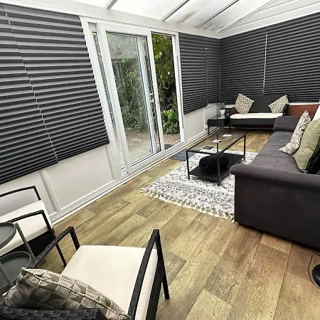 Casa de Férias 3 Bedroom House, Stones Throw From Smh *