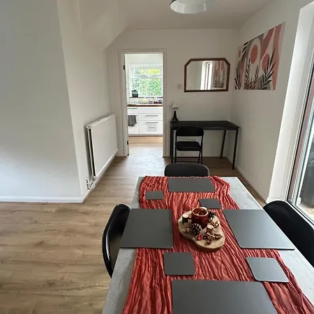 3 Bedroom House, Stones Throw From Smh Prázdninový dům Bristol