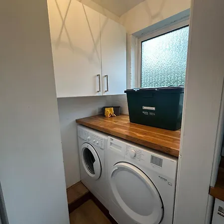 3 Bedroom House, Stones Throw From Smh Nyaraló Bristol