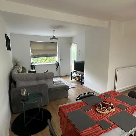 3 Bedroom House, Stones Throw From Smh Бристоль