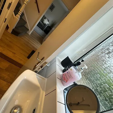 Дом отдыха 3 Bedroom House, Stones Throw From Smh