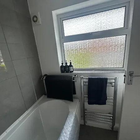 Дом отдыха 3 Bedroom House, Stones Throw From Smh *