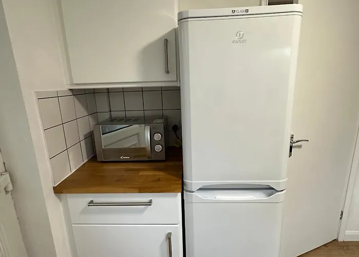 3 Bedroom House, Stones Throw From Smh Бристоль