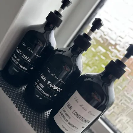 3 Bedroom House, Stones Throw From Smh بريستول