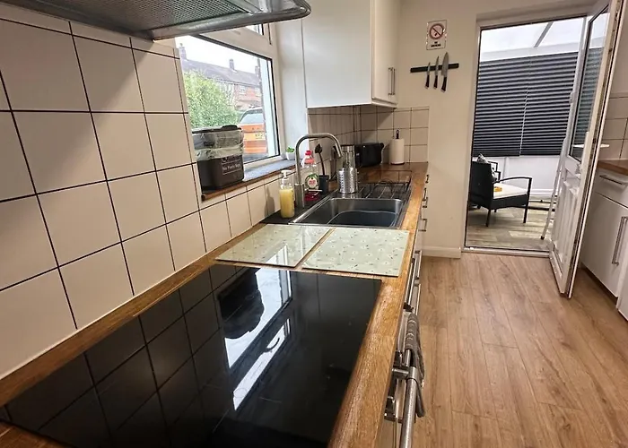 بيت للعطل 3 Bedroom House, Stones Throw From Smh *