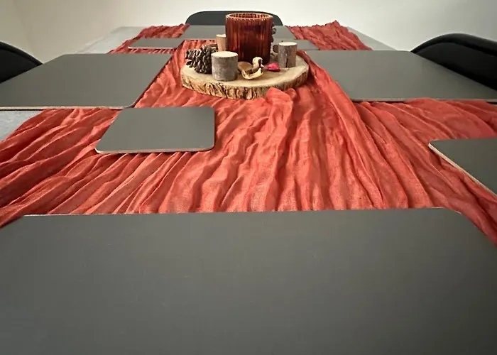 3 Bedroom House, Stones Throw From Smh بيت للعطل