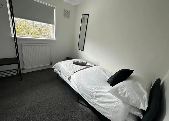 بيت للعطل 3 Bedroom House, Stones Throw From Smh بريستول